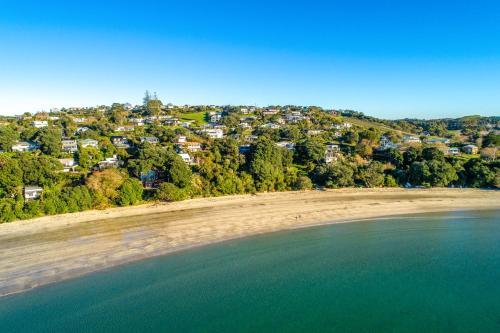 Oneroa Beach Hideaway photo 2