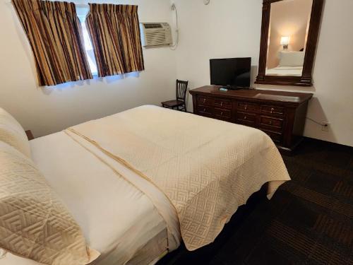 Silver Saddle Motel - image 12