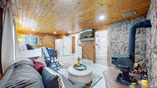 Mountain House/Family friendly with garage/HOT TUB in Central City