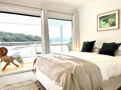 The Sandbar House, Royal National Park, waterfront beach house in Bundeena