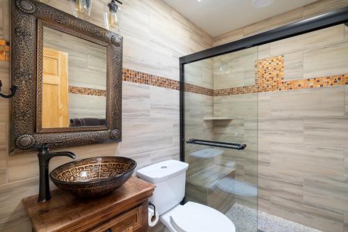 Casita de Jeanetta 2 Bedrooms Fireplace Patio WIFI Sleeps 4 - image 7