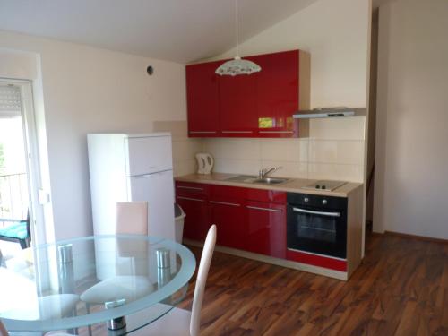 One-Bedroom Apartment image 8