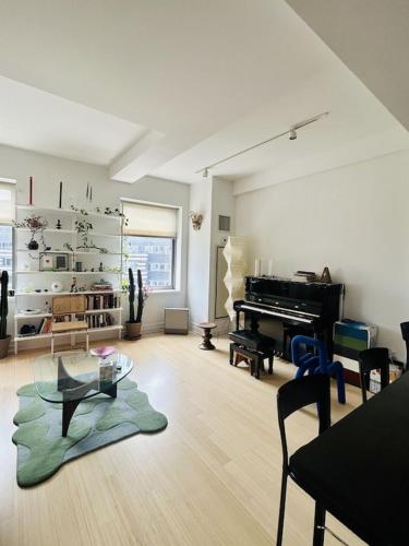 Sunny & Cozy Apt with a Piano in a hot Brooklyn Neighborhood