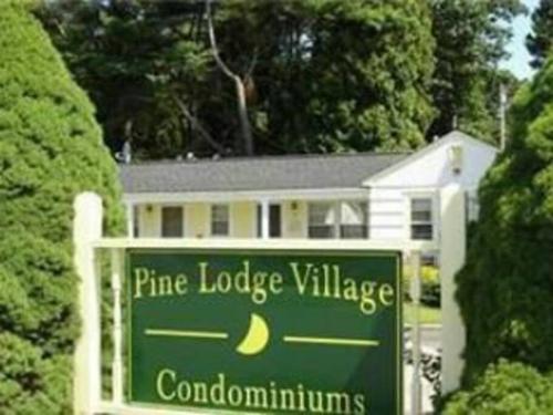 Cozy, cute beach condo in Westerly RI . Best value in Westerly!! in Westerly, USA