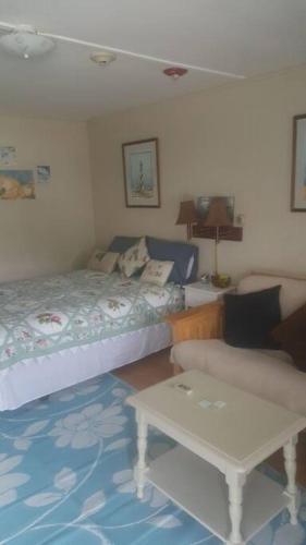 Cozy, cute beach condo in Westerly RI . Best value in Westerly!!