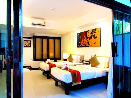 room detail thumbnail 1