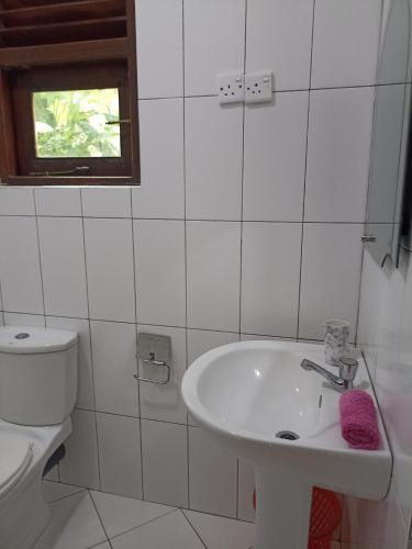 Double Room with Sea View image 5