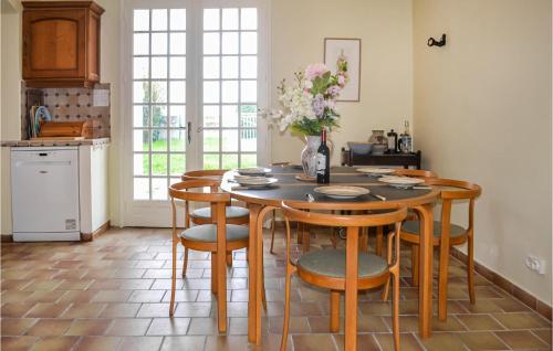 Cozy Home In Saussignac With Kitchen