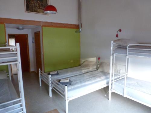 2 double beds, 2 bunk beds