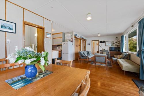 The Blue Bach - Lake Rotoiti Holiday Home