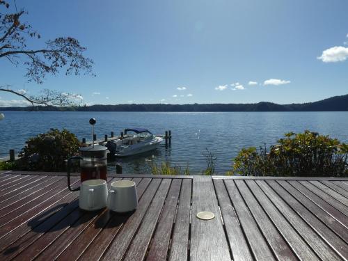 The Blue Bach - Lake Rotoiti Holiday Home