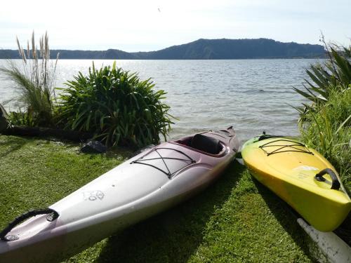 The Blue Bach - Lake Rotoiti Holiday Home