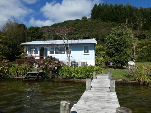 The Blue Bach - Lake Rotoiti Holiday Home