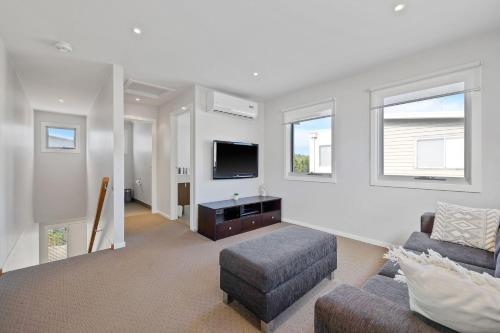 Island Oasis - image 2