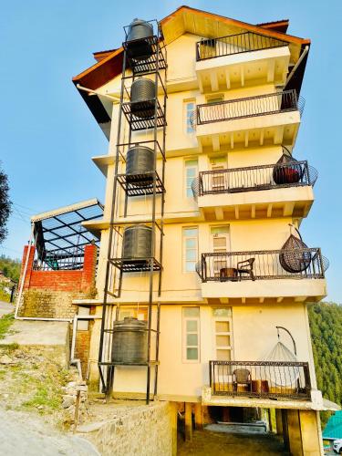 Staynest Mashobra with balcony- A peacefull stay