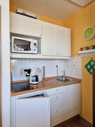 Apartment with Sea View image 4