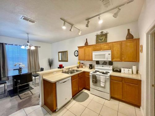 Grand Holiday 4BR Pool Home near Disney Parks in Loughman, USA