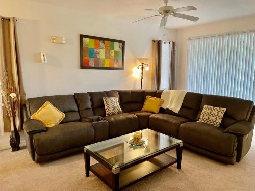 Grand Holiday 4BR Pool Home near Disney Parks in Loughman, USA