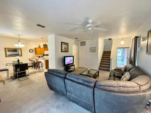 Grand Holiday 4BR Pool Home near Disney Parks in Loughman, USA