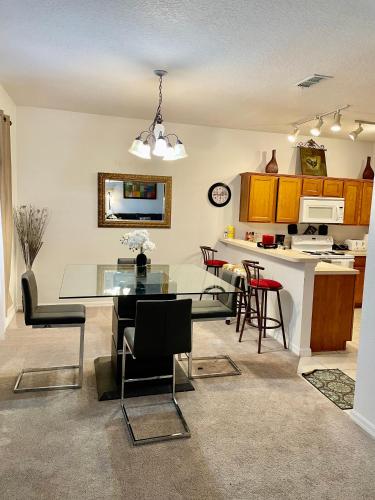 Grand Holiday 4BR Pool Home near Disney Parks in Loughman, USA