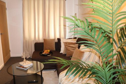Charming 2 Bed House - Family Friendly - Tap to explore photos