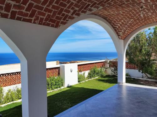 . Maison vue mer, île de Zembra et montagne en Tunisie - Elhaouaria