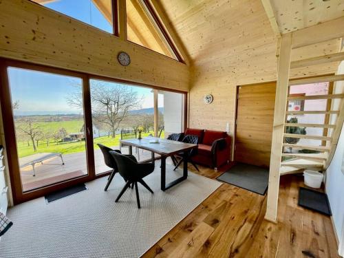 Zweistöckiges Natur-Holzhaus mit Berg- & Seesicht - Horgenzell