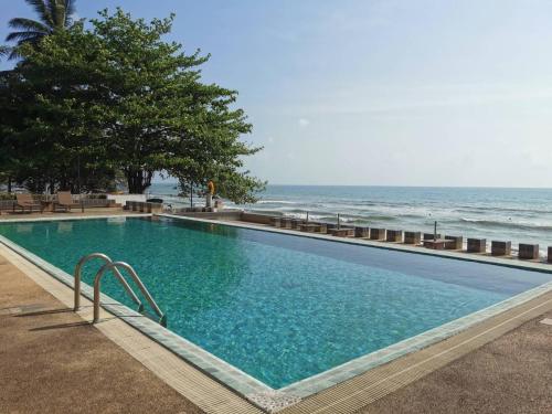 游泳池, 卡農金海灘酒店【SHA Extra Plus】 (Khanom Golden Beach Hotel (SHA Extra Plus)) in 卡農