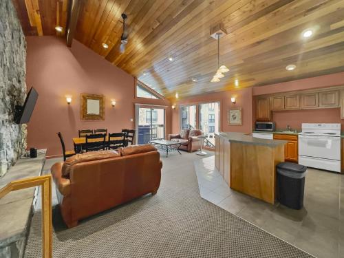 A304 Lake Cliffe condo - image 2