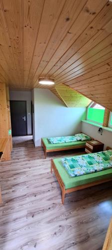 Twin Room with Balcony image 3