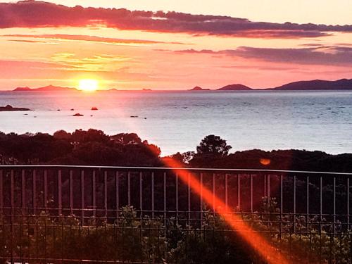 Les Rivages de Stagnola Appartement T3 vue mer et montagne plage 200m climatisé