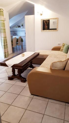 1 queen bed, 1 twin bed, 1 sofa bed