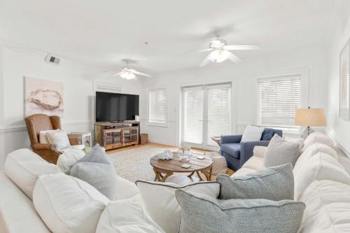 Brass Rail 106 Brass Rail 106