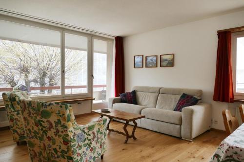 Apartment with Mountain View