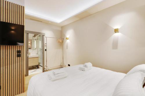 Pick A Flat's Apartment in Parc Monceau - Boulevard de Courcelles - Tap to explore photos