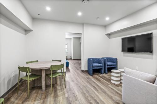 Seaport Suites - image 13