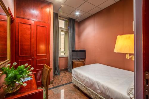 Castro Pretorio 64 Easy Rooms, Рим (фото 5)