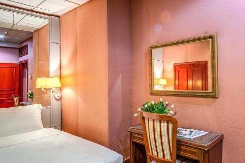 Castro Pretorio 64 Easy Rooms, Рим (фото 8)