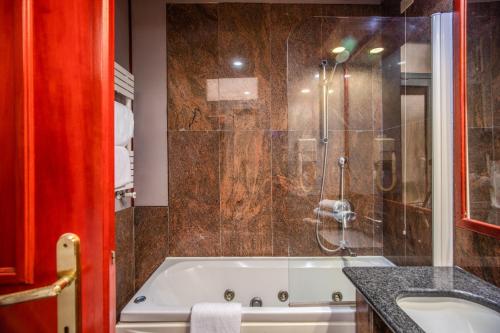 Castro Pretorio 64 Easy Rooms, Рим (фото 9)