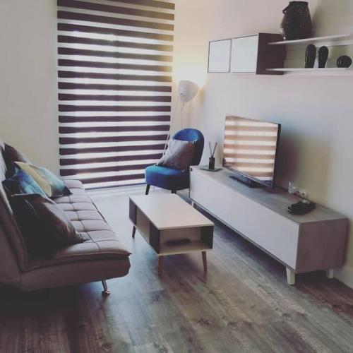 Lovely 4 bedroom apartment 20min from city center of Barcelona