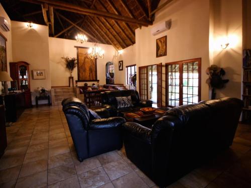 Koplietošanas atpūtas telpa ar TV, Uitkyk Guest Farm in Usakos