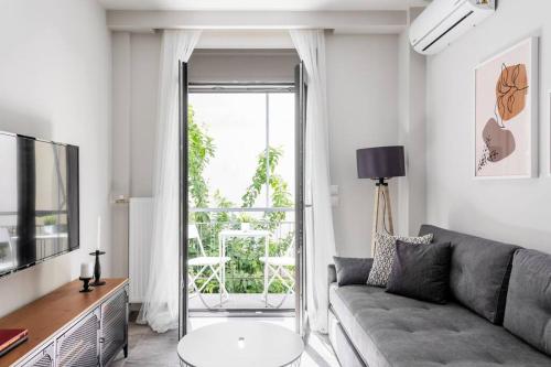 One-Bedroom Apartment image 5