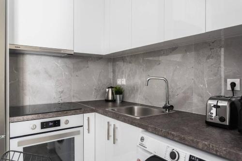 Sublime 1BR Apartment in Koukaki by UPSTREET - image 2