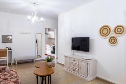 Charming 2 BR Apt with Acropolis View in Athens