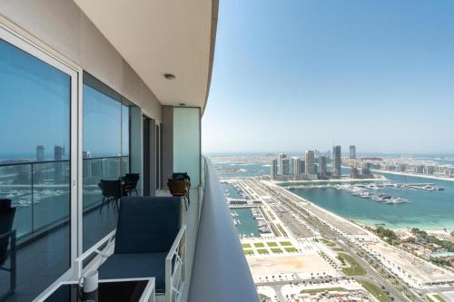 White Sage - Fendi Apartment With Full Palm Jumeirah View, Dubaj