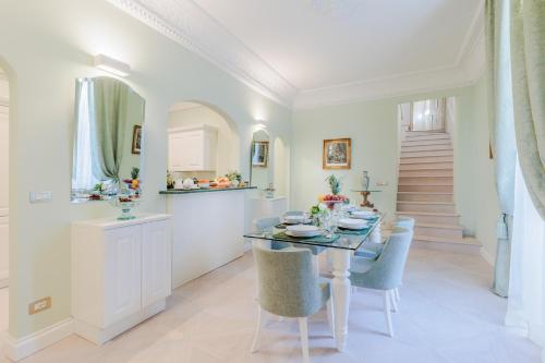 The Duchess Chambers the Luxury Grand 3 bedrooms - image 2