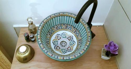 샤워실, Dar Yan in 에라시디아