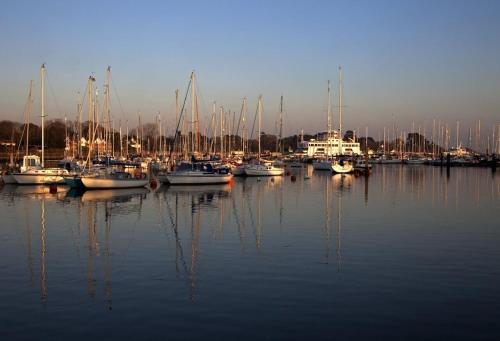 Beautiful 3 bed cottage in Lymington. Perfectly located for Coast and New Forest