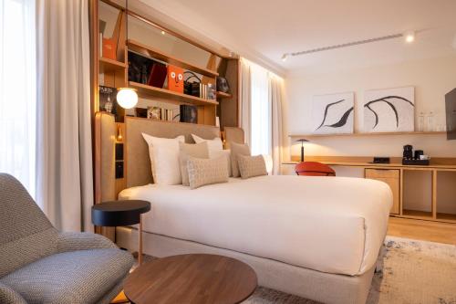 Alberte Hotel Room Type - King Room with Balcony