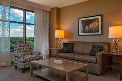 1 Bedroom Suite, 1 King, Corner room